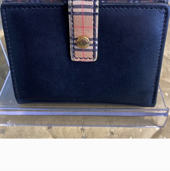 Burberry Nova Check wallet Great Used Condition - Picture 2 of 8